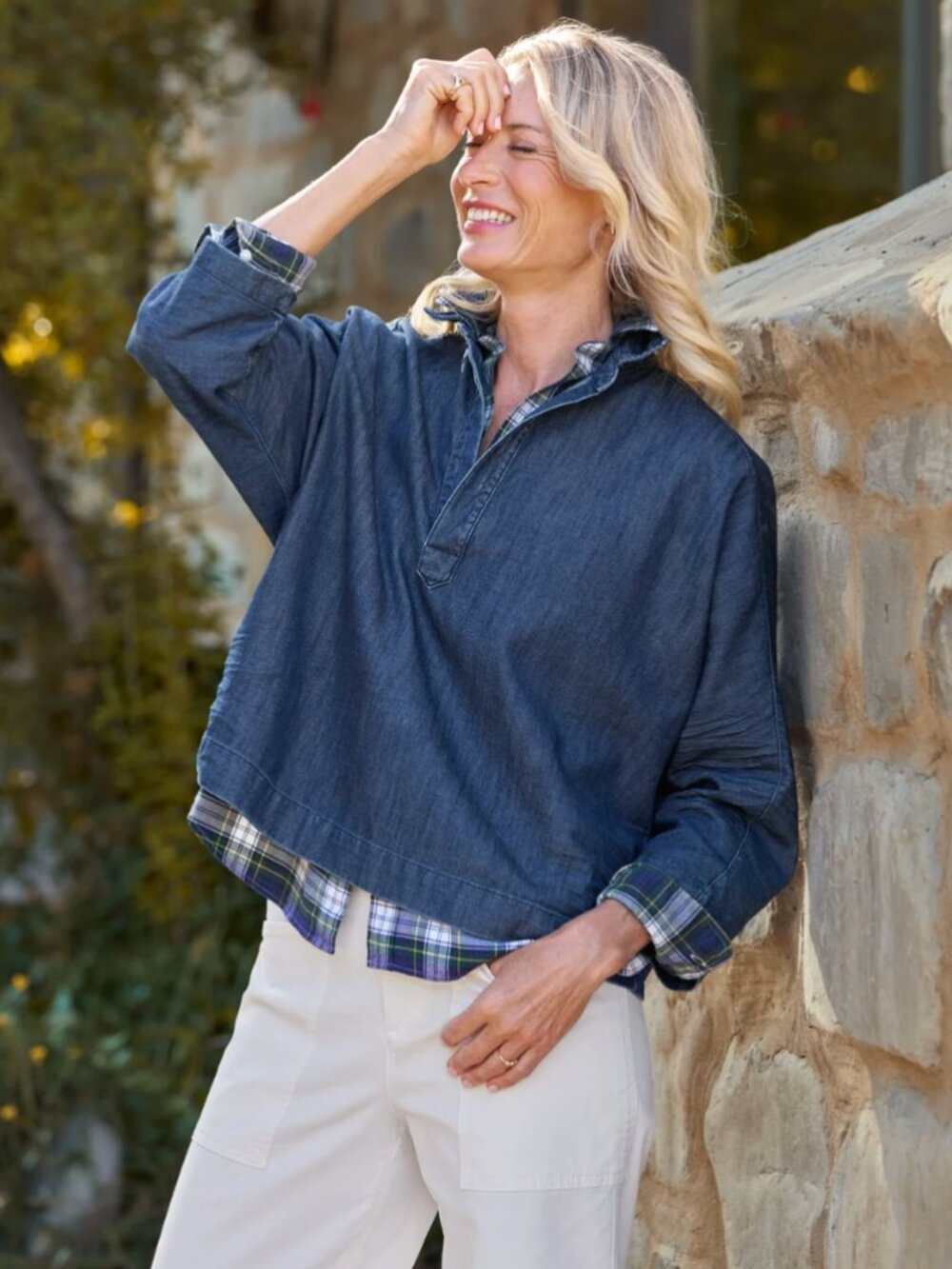 Frank & Eileen | Gabi Popover Top in Vintage Dark Indigo Wash | Size Medium - Picture 6 of 15